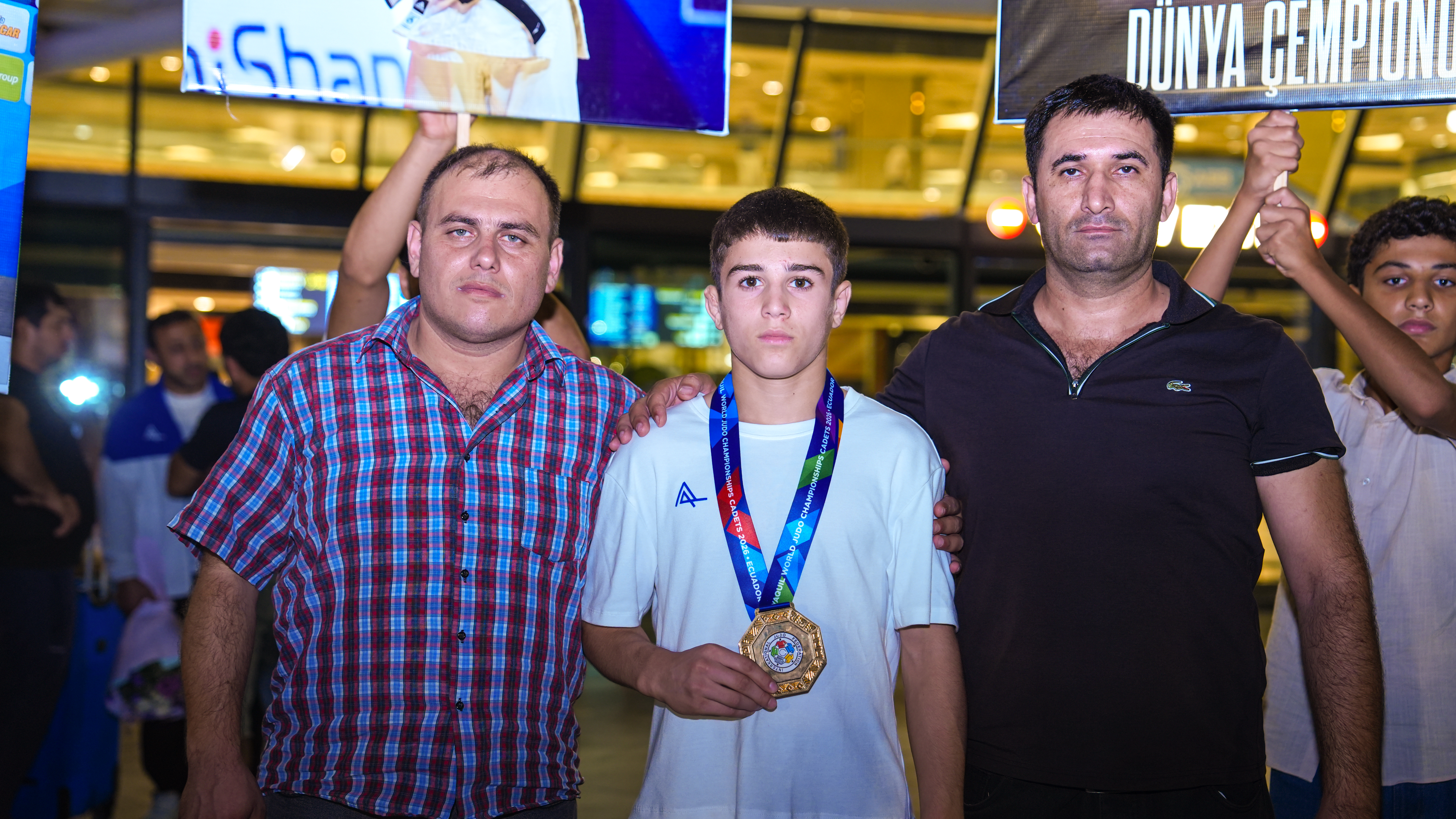 Yeniyetmə cüdoçularımız dünya çempionatından iki medalla Vətənə dönüb