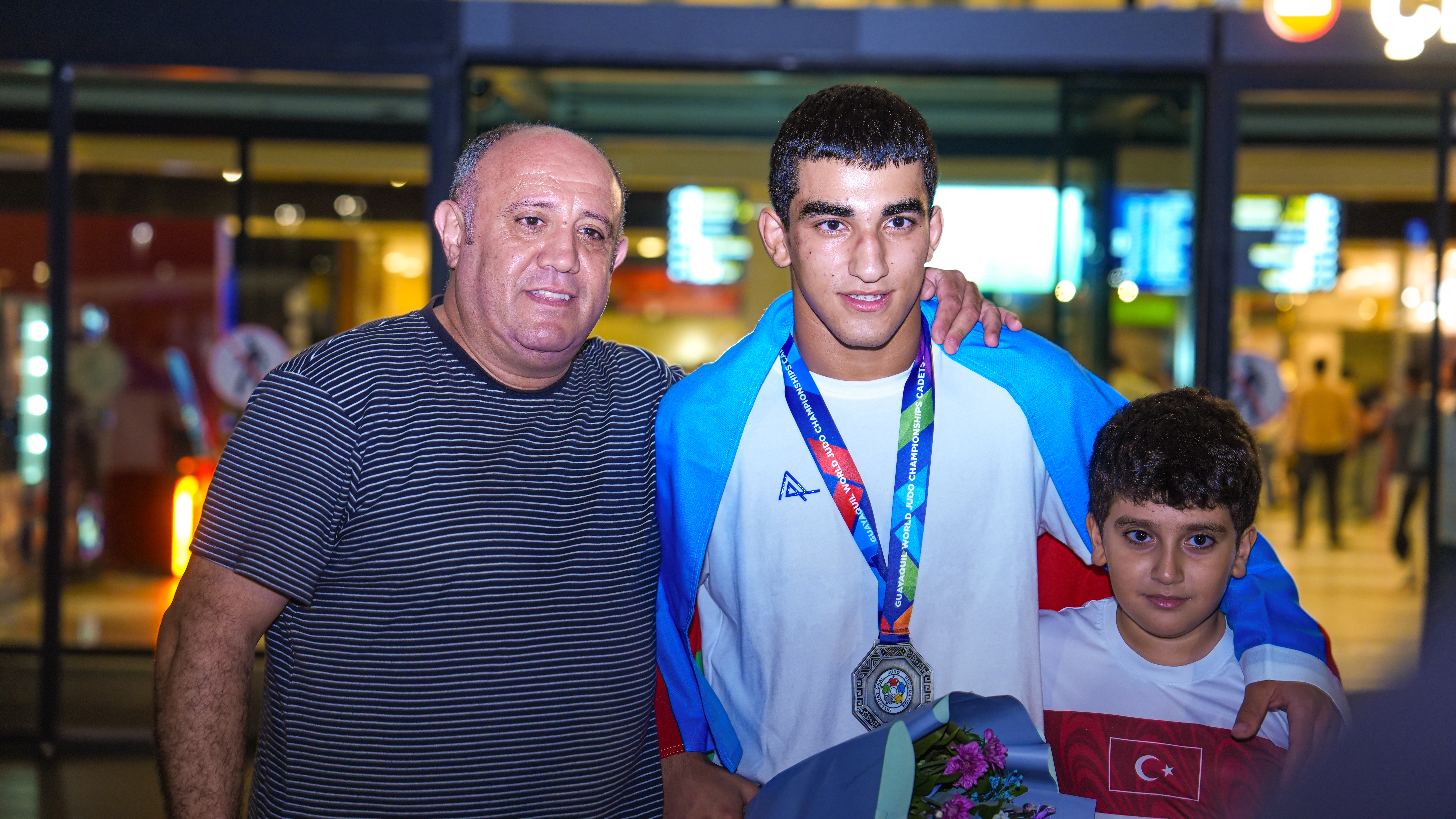 Yeniyetmə cüdoçularımız dünya çempionatından iki medalla Vətənə dönüb