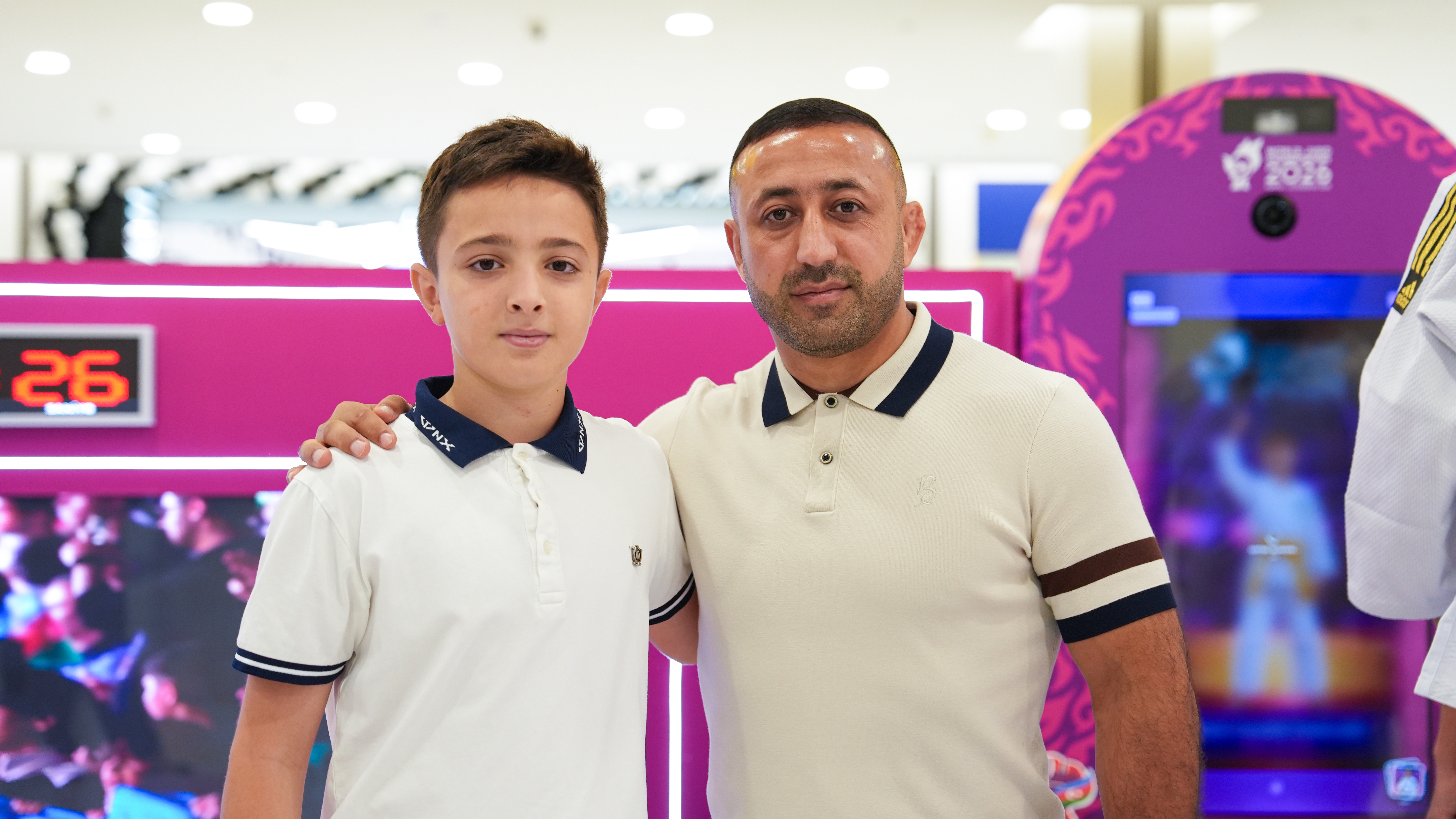 Bakı-2026 fan zonasında Nicat Şıxəlizadənin imza mərasimi keçirilib