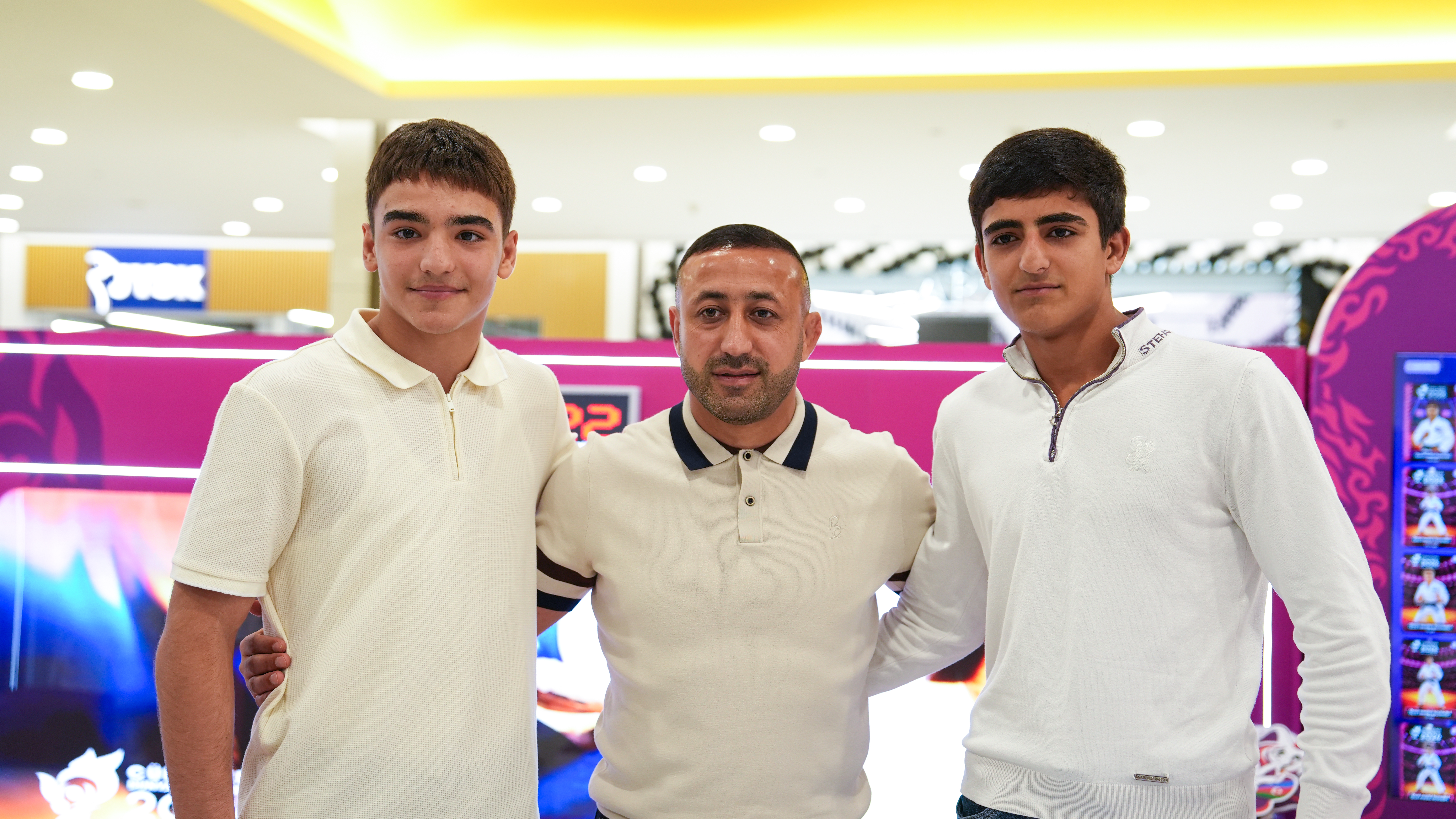 Bakı-2026 fan zonasında Nicat Şıxəlizadənin imza mərasimi keçirilib