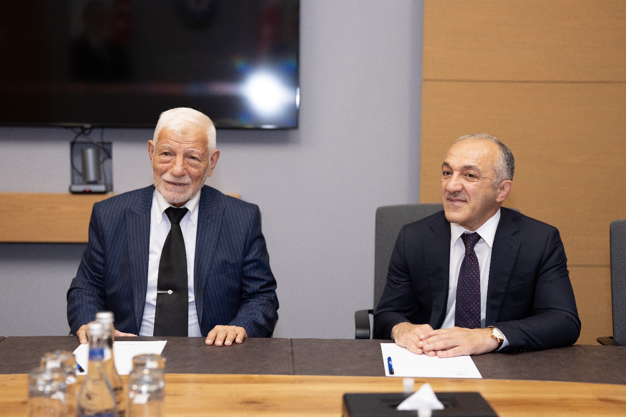 Rəşad Nəbiyev Əməkdar bədən tərbiyəsi və idman xadimi Əhməddin Rəcəblini qəbul edib