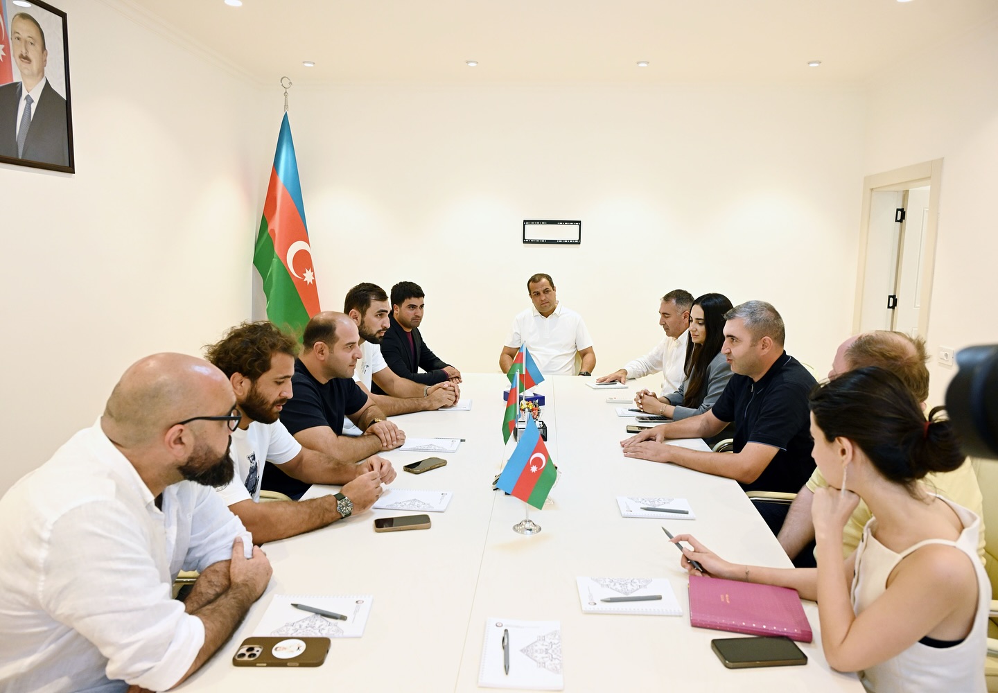 Olimpiya çempionlarımız Laçında əhali ilə bir araya gəliblər