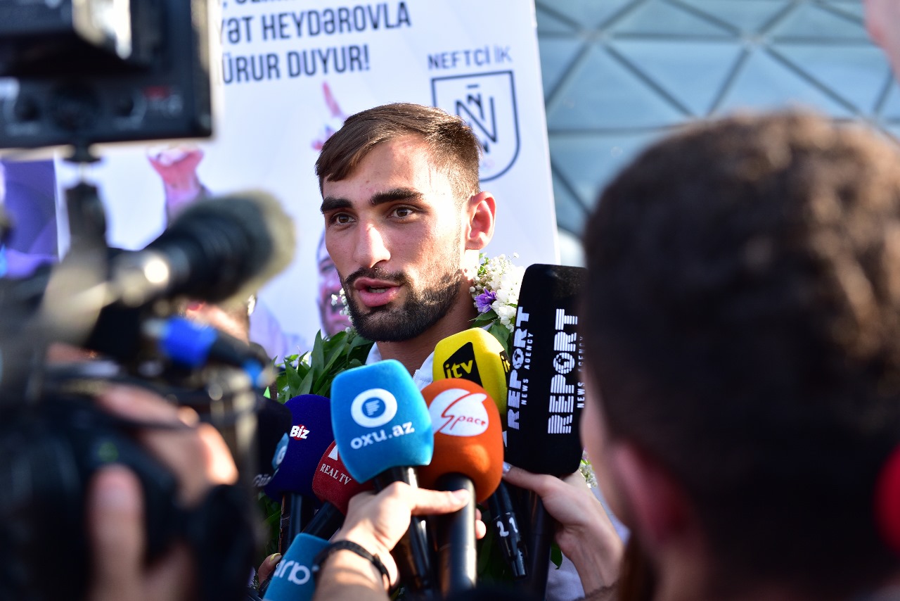 Olimpiya çempionlarımız havalimanında böyük çoşqu ilə qarşılandı