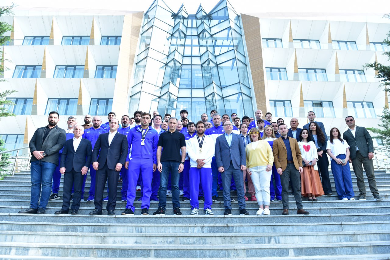 Rəşad Nəbiyev kişilərdən ibarət milli komandanın heyəti ilə görüşüb