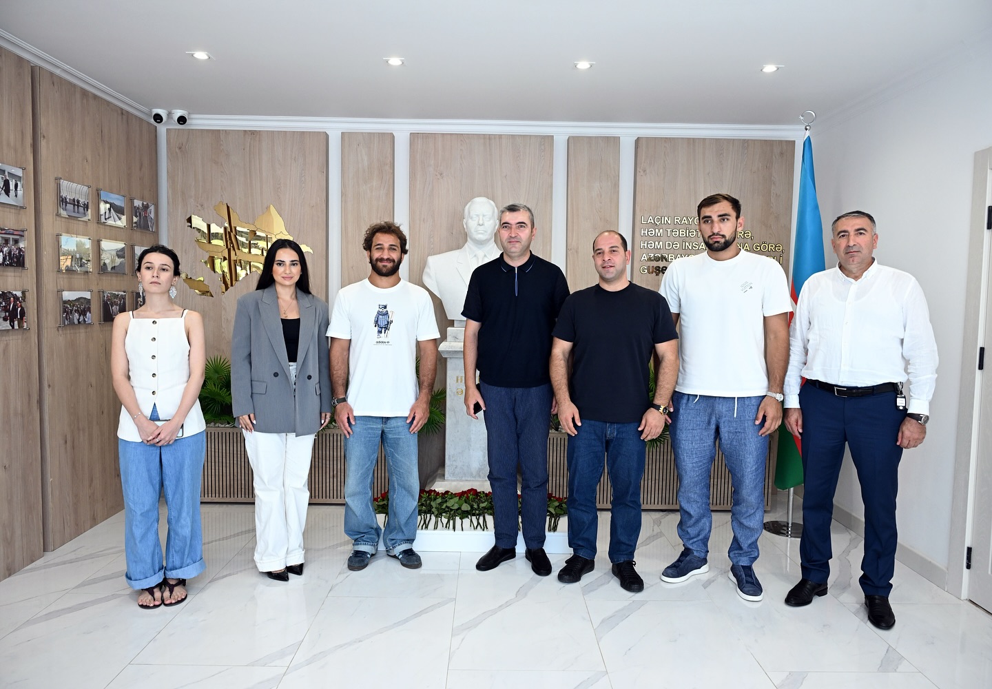 Olimpiya çempionlarımız Laçında əhali ilə bir araya gəliblər