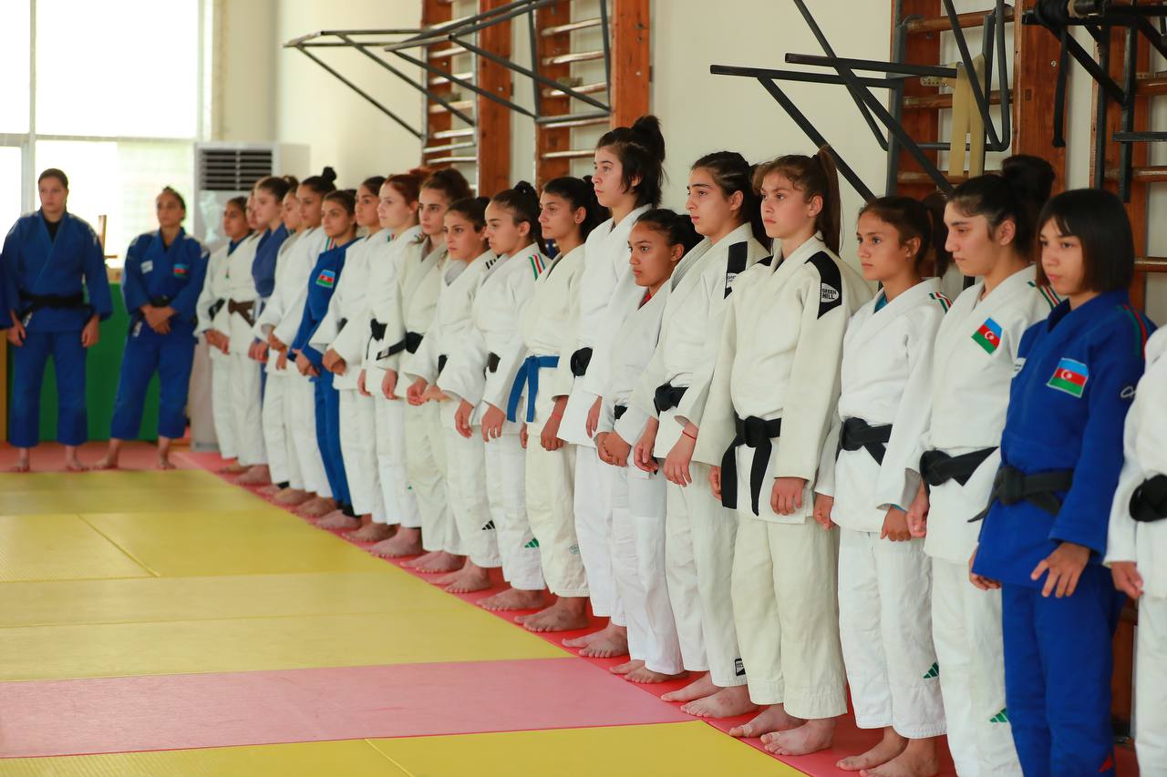 Yeniyetmə cüdoçular Avropa Gənclər Olimpiya Festivalına yola düşürlər