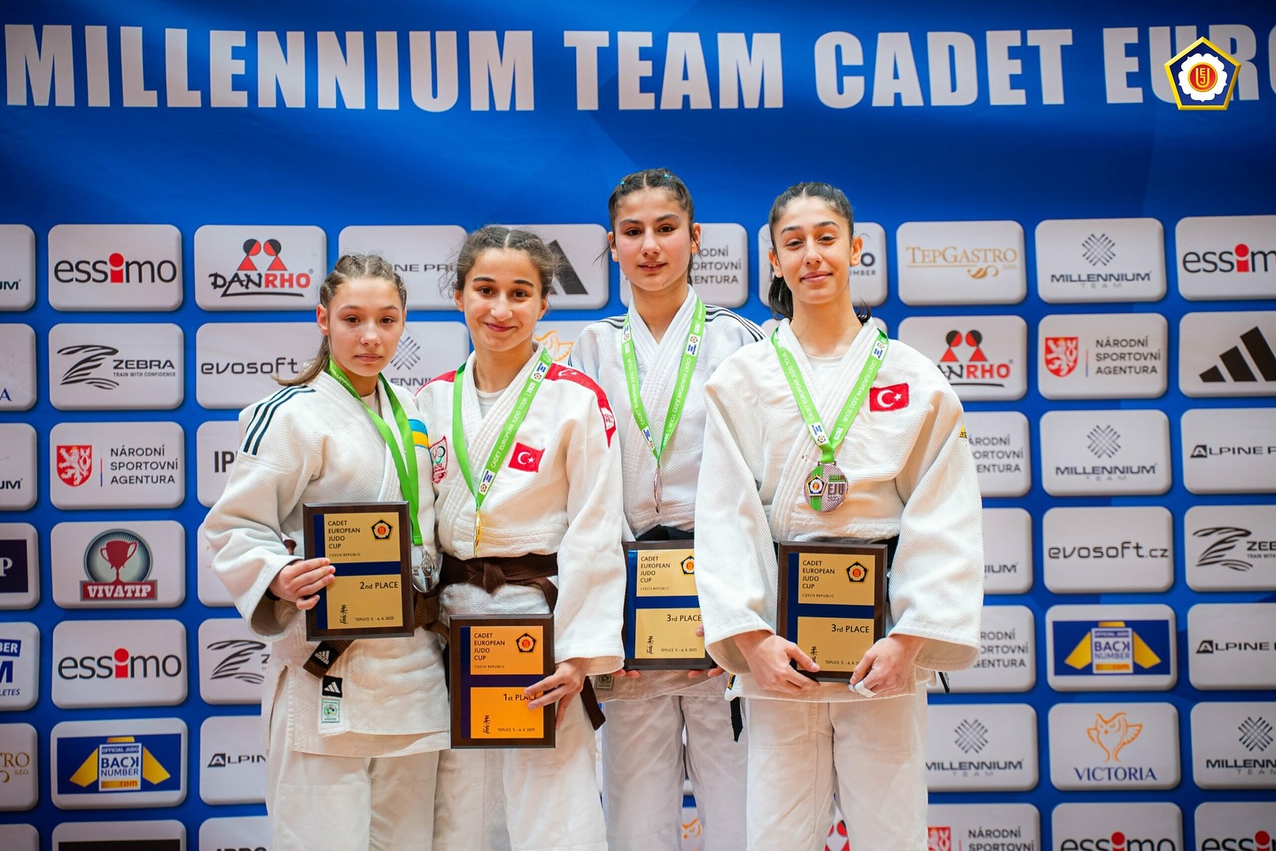 Yeniyetmə cüdoçularımızdan 7 medallı start