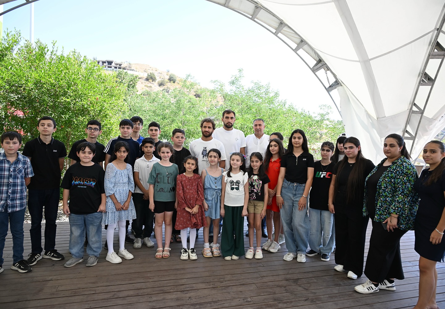 Olimpiya çempionlarımız Laçında əhali ilə bir araya gəliblər