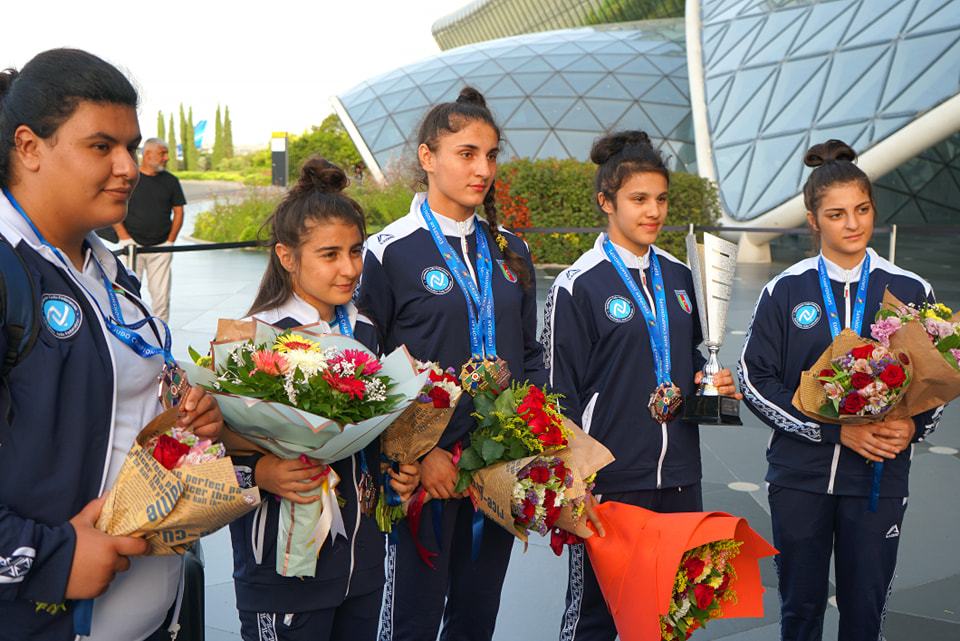 Avropa çempionları vətənə geri döndü
