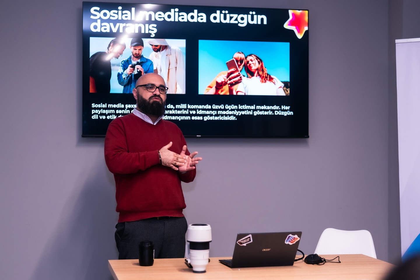 Yeniyetmə qızlardan ibarət yığmanın üzvləri üçün sosial media təlimi keçirilib