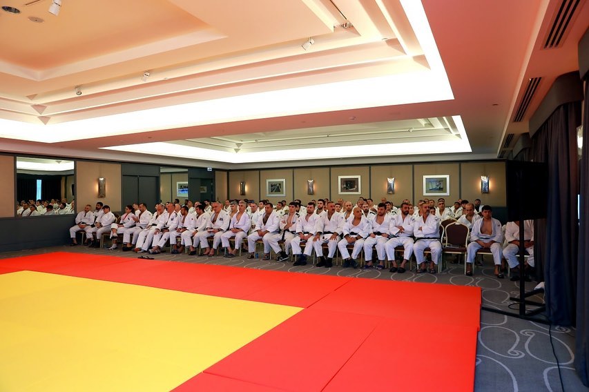 Beynəlxalq Cüdo Federasiyasının hakimlər üzrə baş direktoru Daniel Laskaunun iştirakı ilə hakimlər və məşqçilər üçün keçirilən seminar başa çatıb