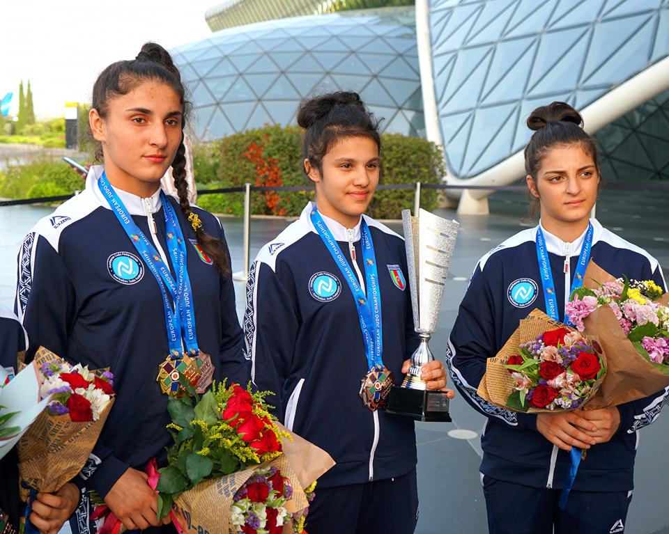 Avropa çempionları vətənə geri döndü