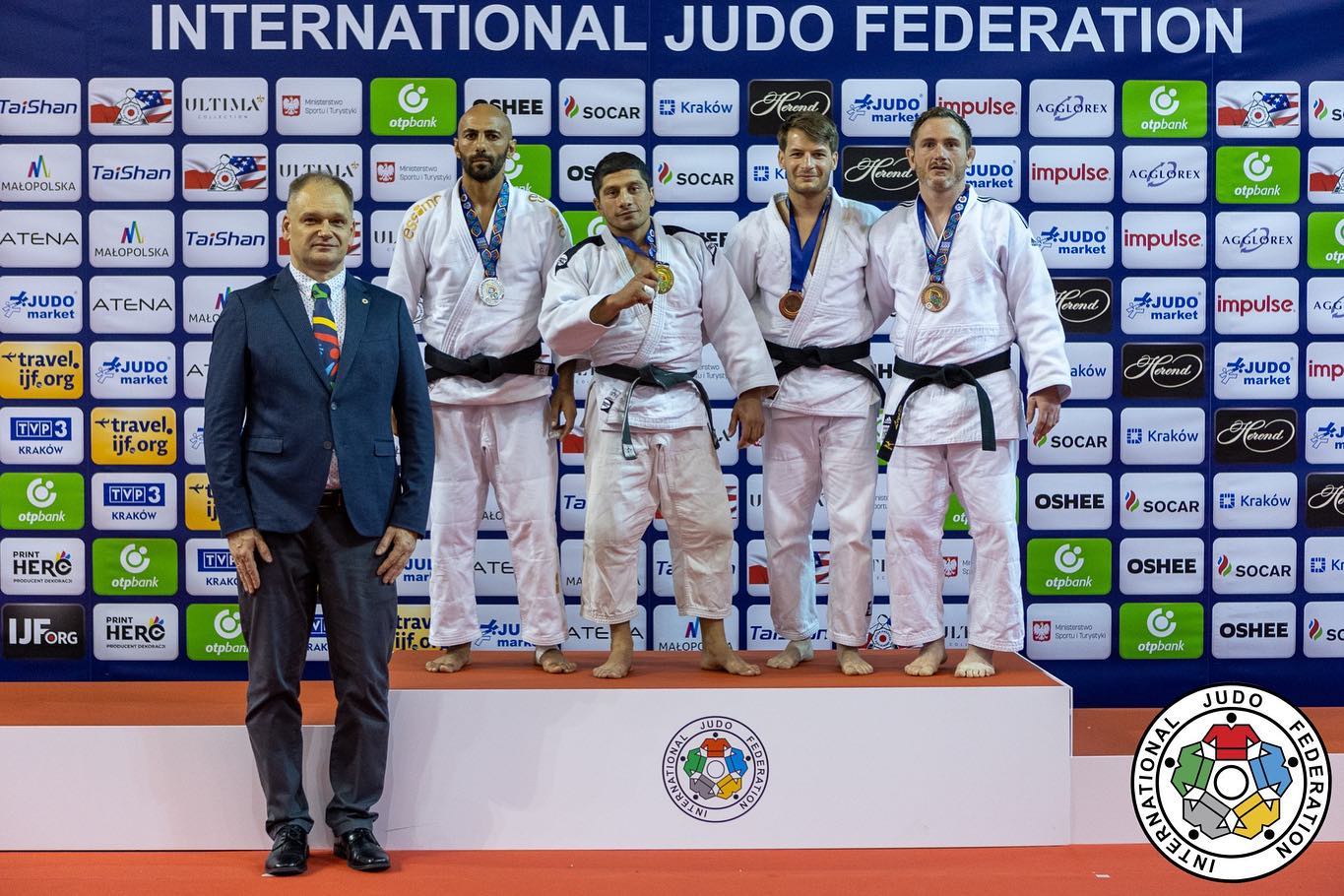 Veteran cüdoçularımız Dünya çempionatının ikinci günündə 7 medal qazandı
