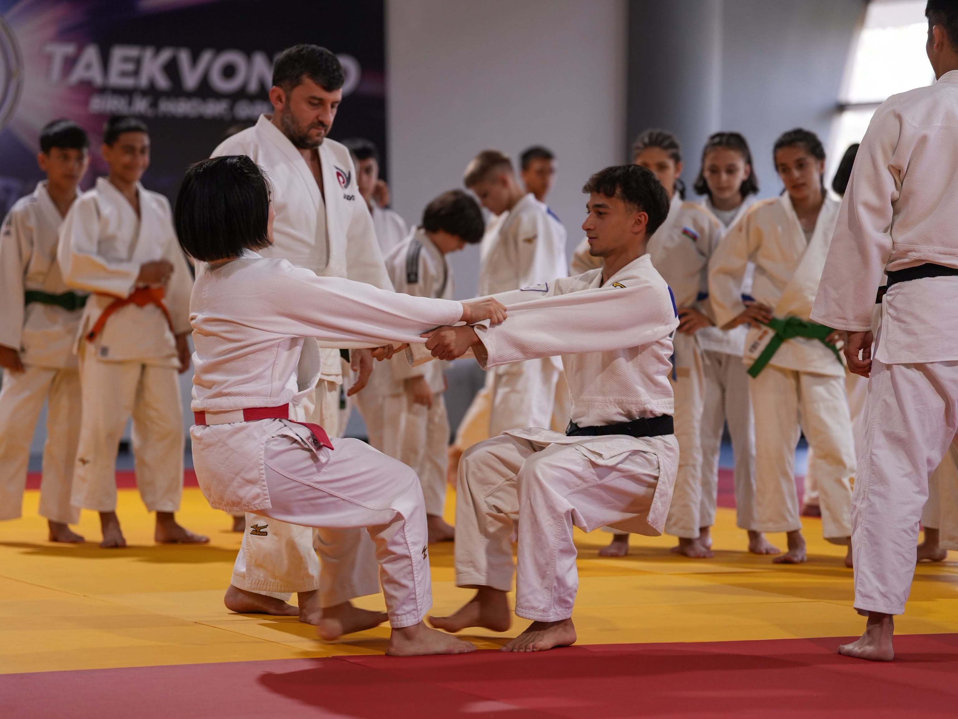 Beynəlxalq texniki seminar davam edir