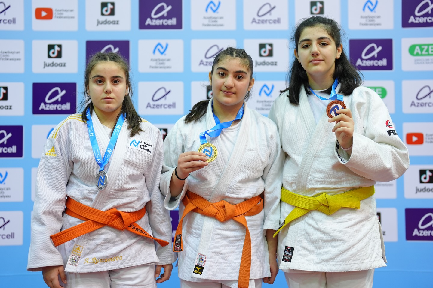 U-14 yeniyetmələr arasında Liqa yarışının I turu start götürüb