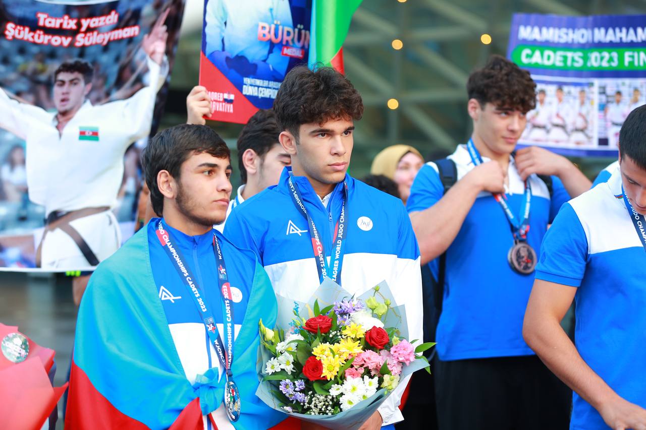 Dünya çempionatından dönən cüdoçularımız havalimanında böyük çoşqu ilə qarşılandı