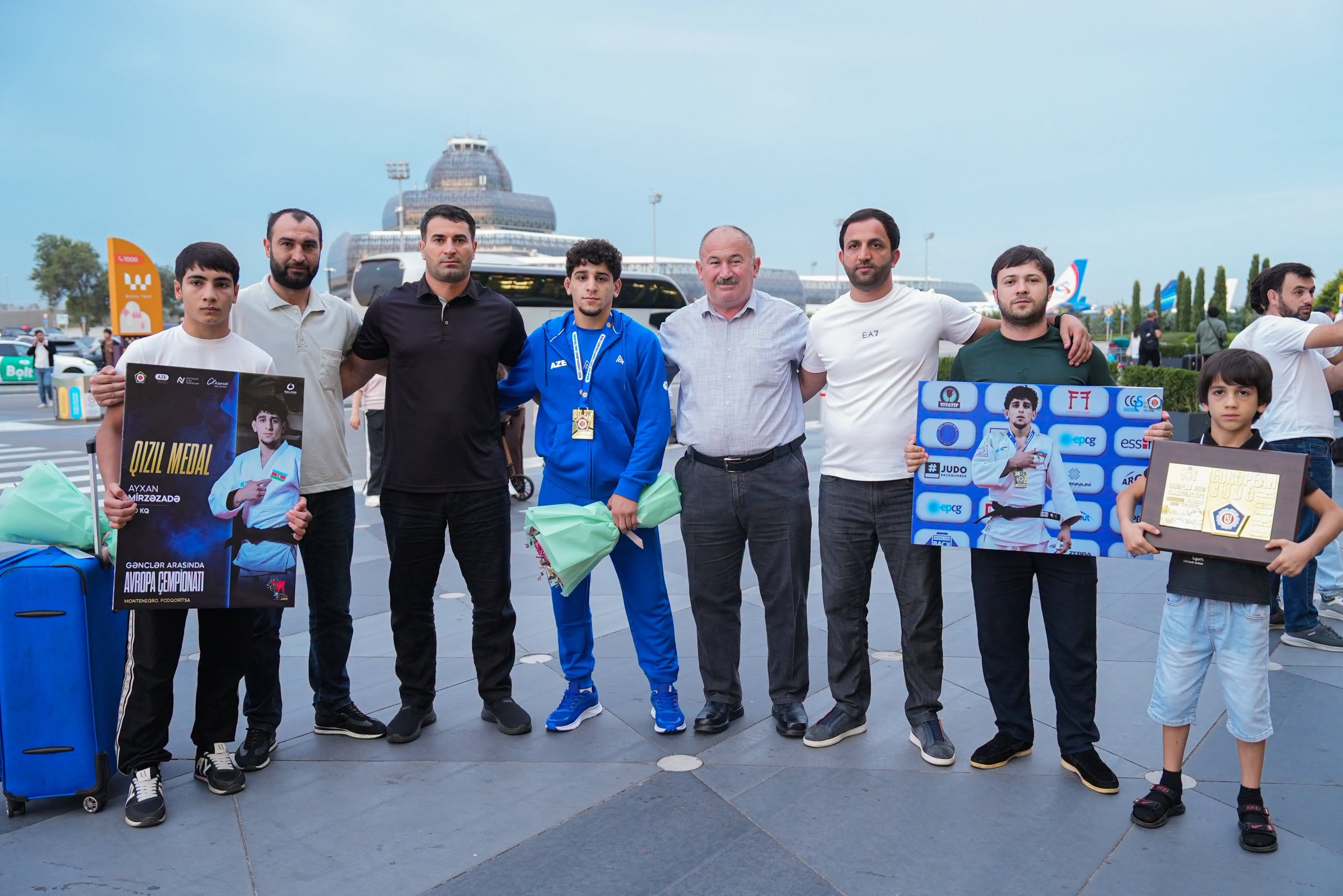 Avropa çempionatında 5 medal qazanan Azərbaycan milli komandası Vətənə qayıdıb