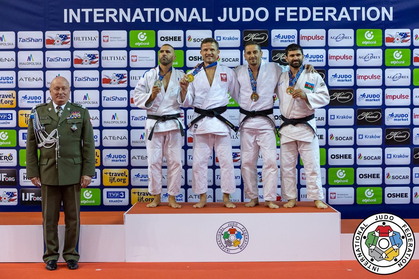 Veteran cüdoçularımız Dünya çempionatının ikinci günündə 7 medal qazandı