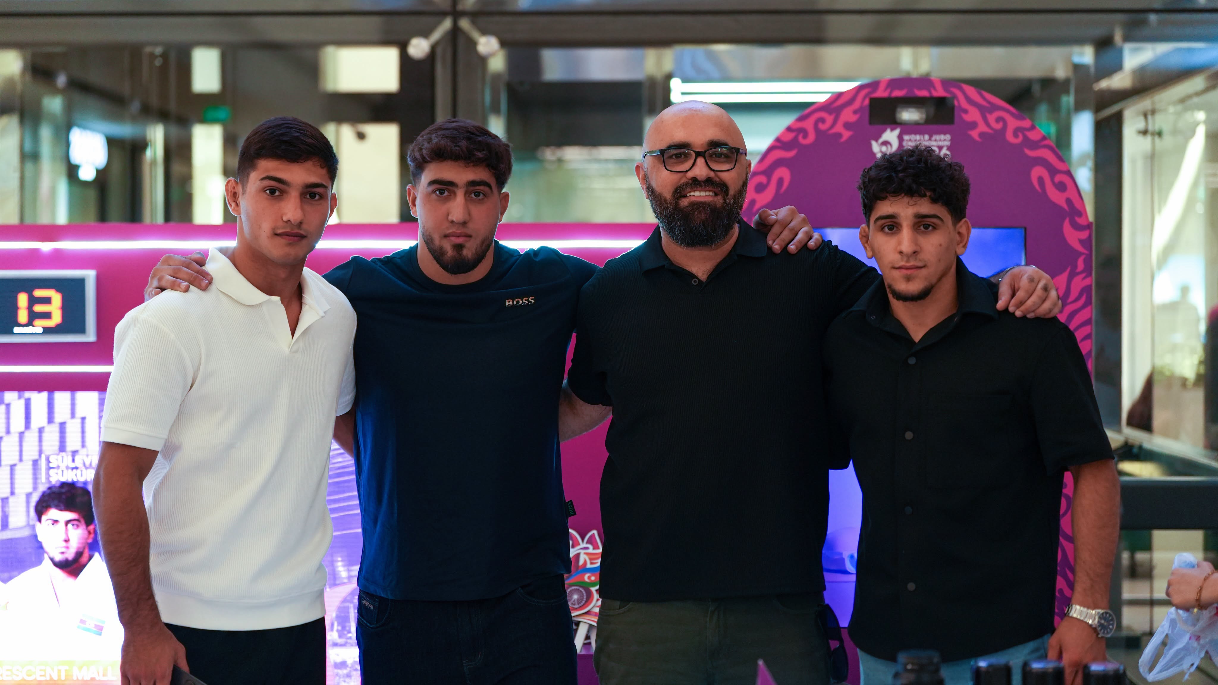 Avropa çempionlarının imza mərasimi keçirilib