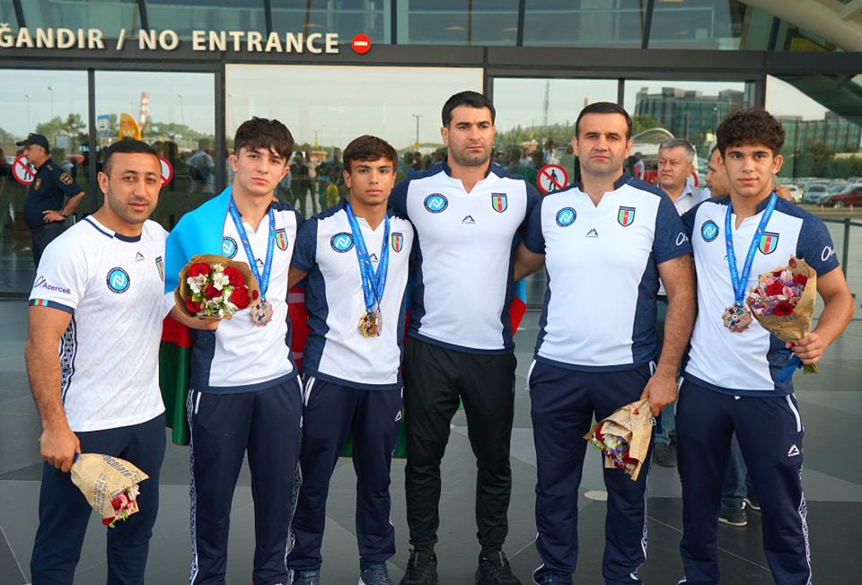 Avropa çempionları vətənə geri döndü