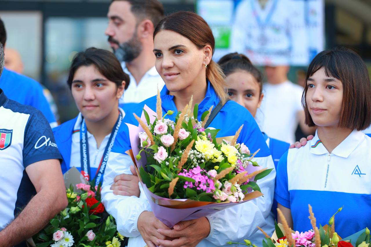 Dünya çempionatından dönən cüdoçularımız havalimanında böyük çoşqu ilə qarşılandı