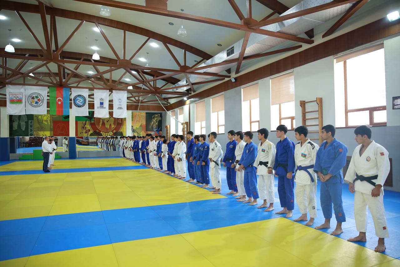 Yeniyetmə cüdoçular dünya çempionatına yola düşdülər