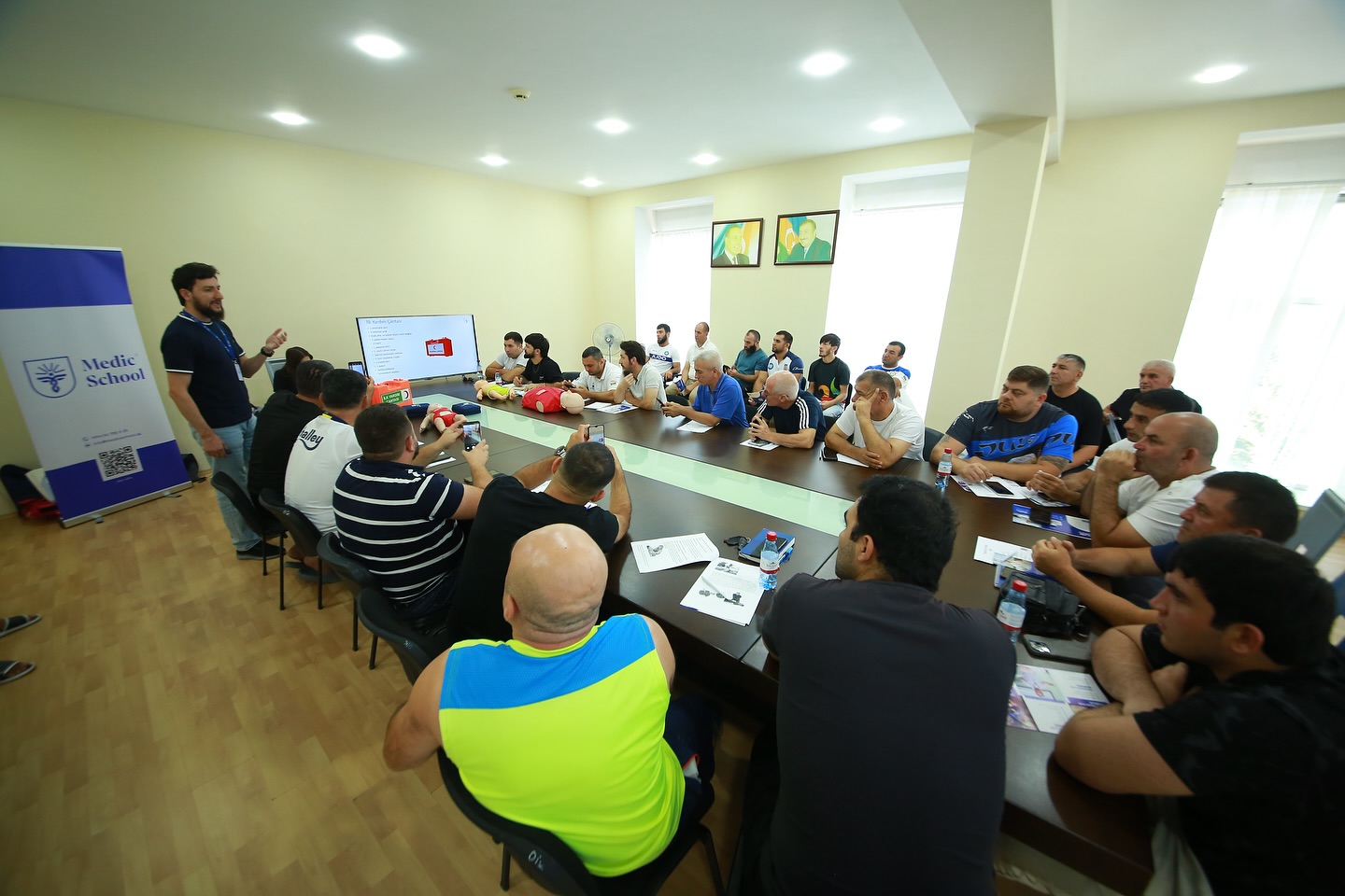 İlkin tibbi yardım seminarı keçirilib