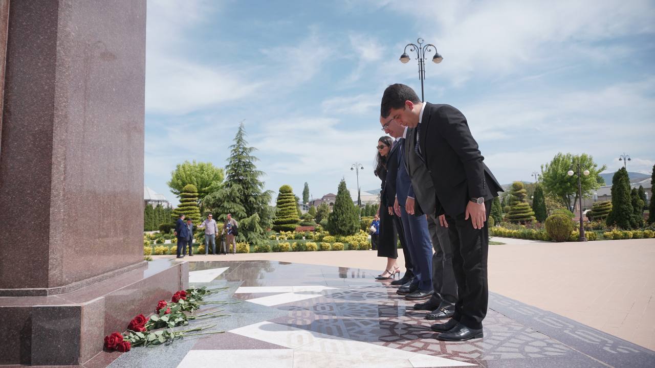 Göygöldə Heydər Əliyevin abidəsi ziyarət olunub