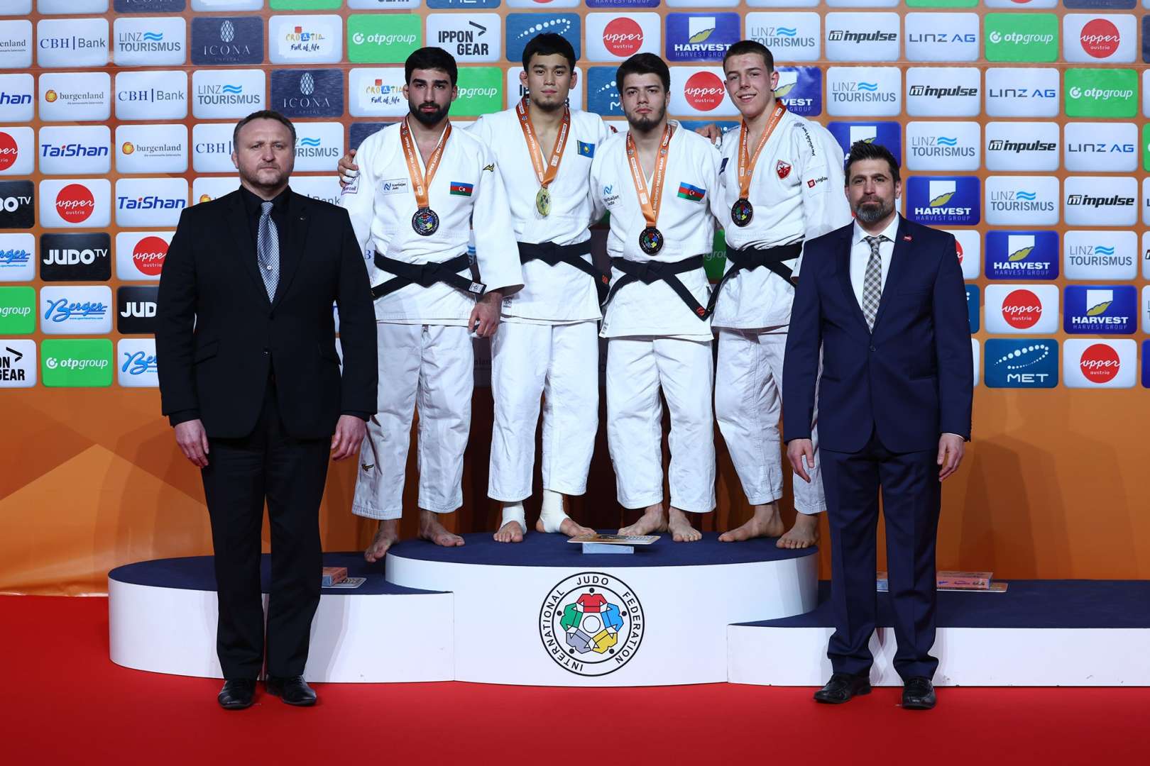 Avstriyada Vüsal gümüş, Ömər bürünc medal qazandı