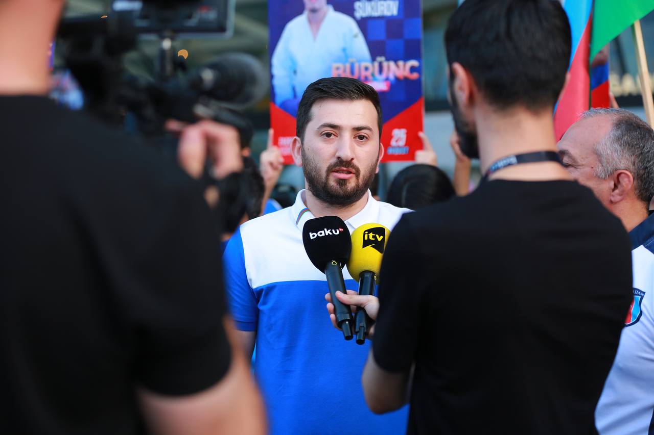 Dünya çempionatından dönən cüdoçularımız havalimanında böyük çoşqu ilə qarşılandı