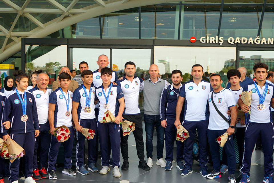 Avropa çempionları vətənə geri döndü