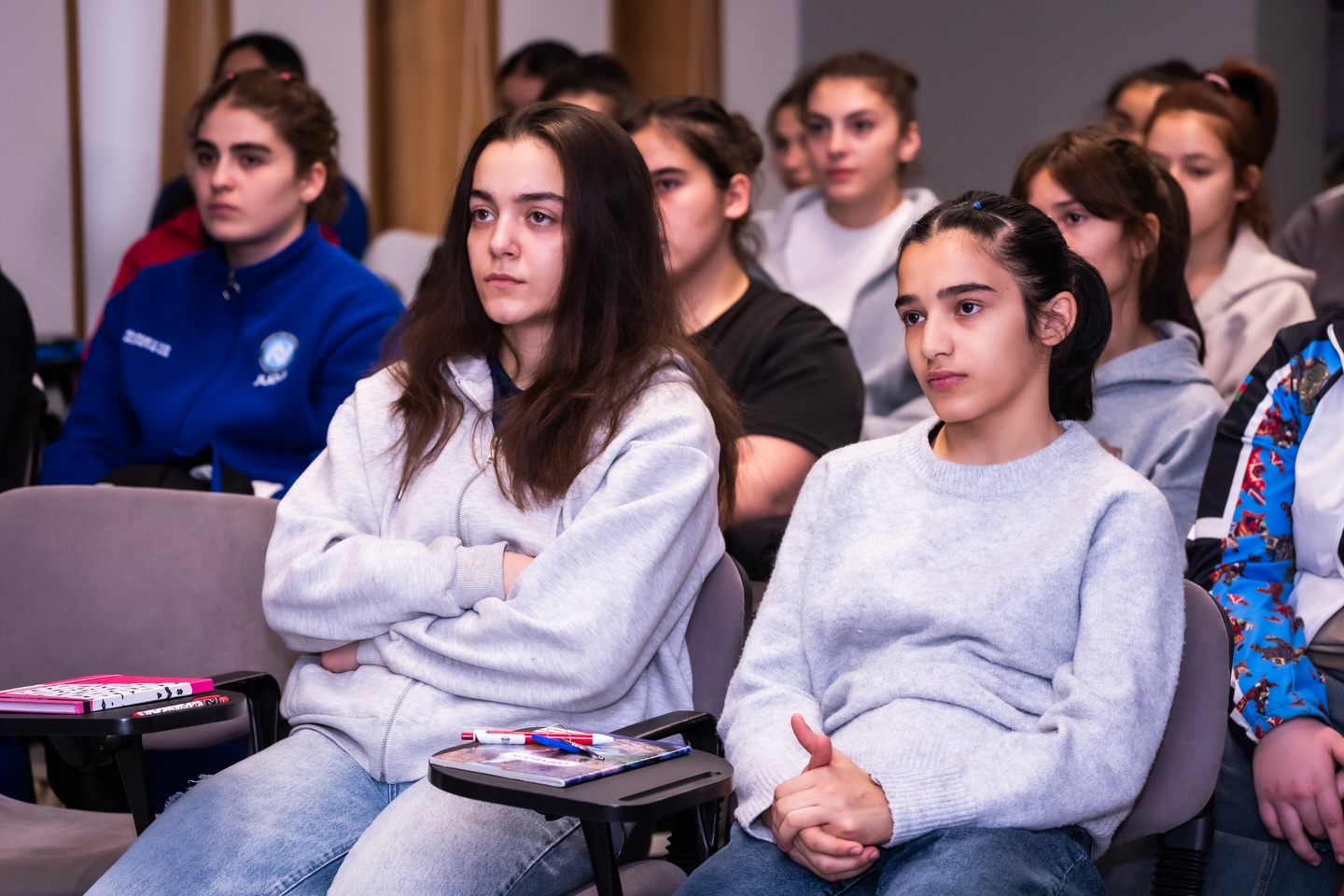 Yeniyetmə qızlardan ibarət yığmanın üzvləri üçün sosial media təlimi keçirilib