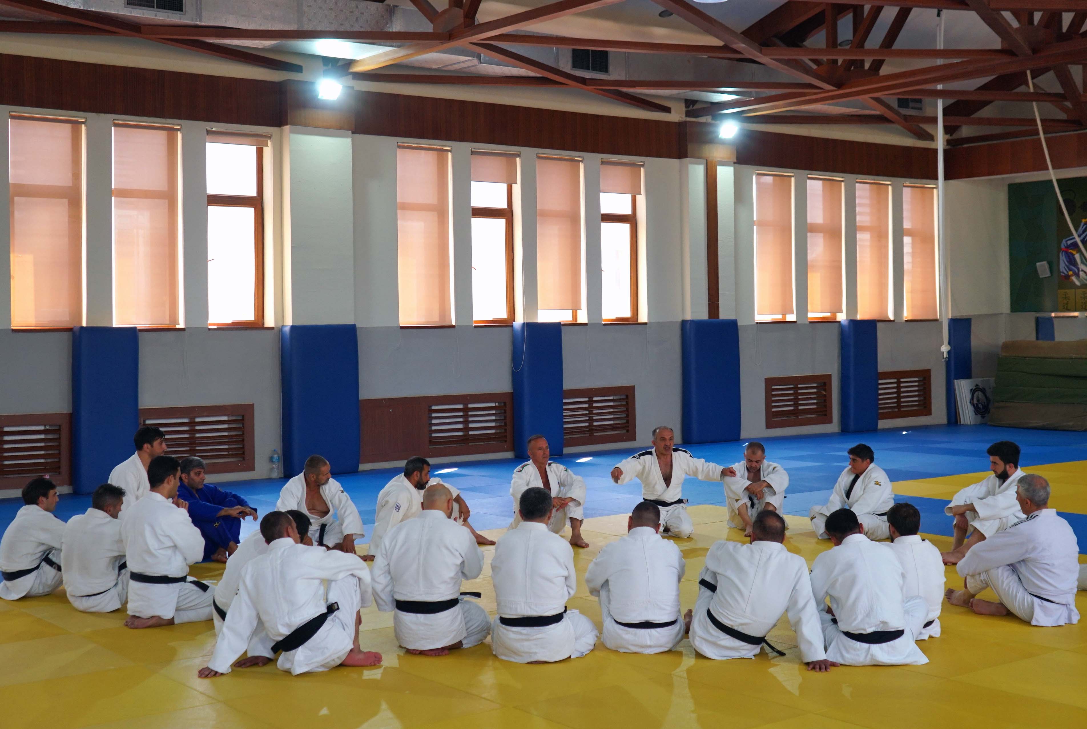 Hakimlərin peşəkarlıq səviyyəsini artırmaq üçün seminar təşkil edilib