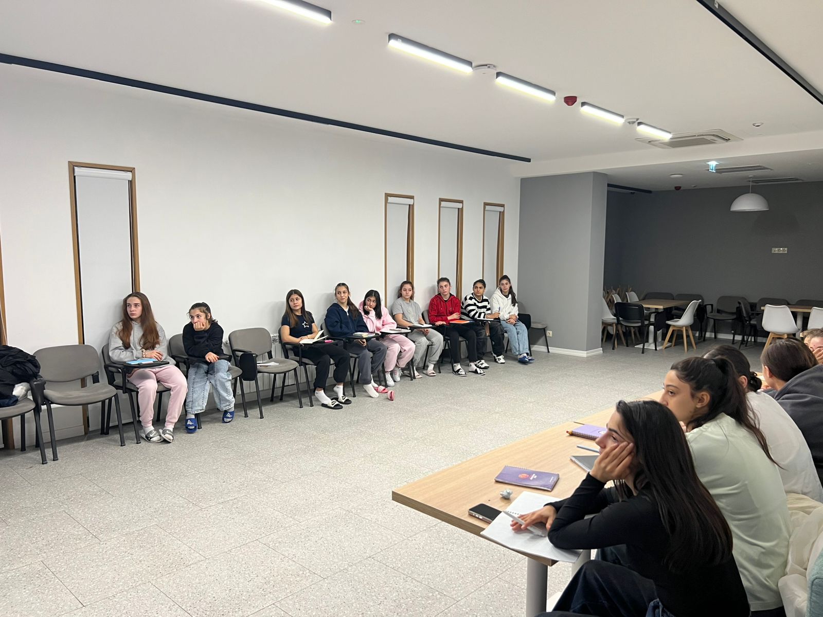 Yeniyetmə qızlardan ibarət millinin üzvləri üçün növbəti maarifləndirici seminar keçirilib