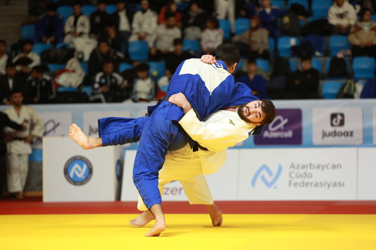 Azərbaycan çempionatının ilk yarış günü keçirildi