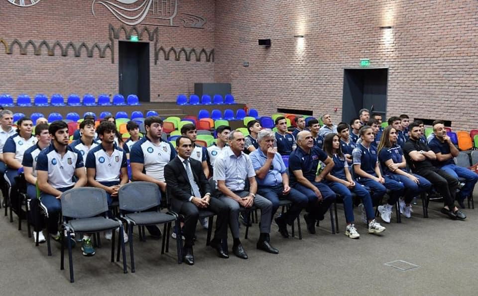 Fərid Qayıbov “EYOF 2022”-də uğur qazanan idmançılarımızı qəbul edib