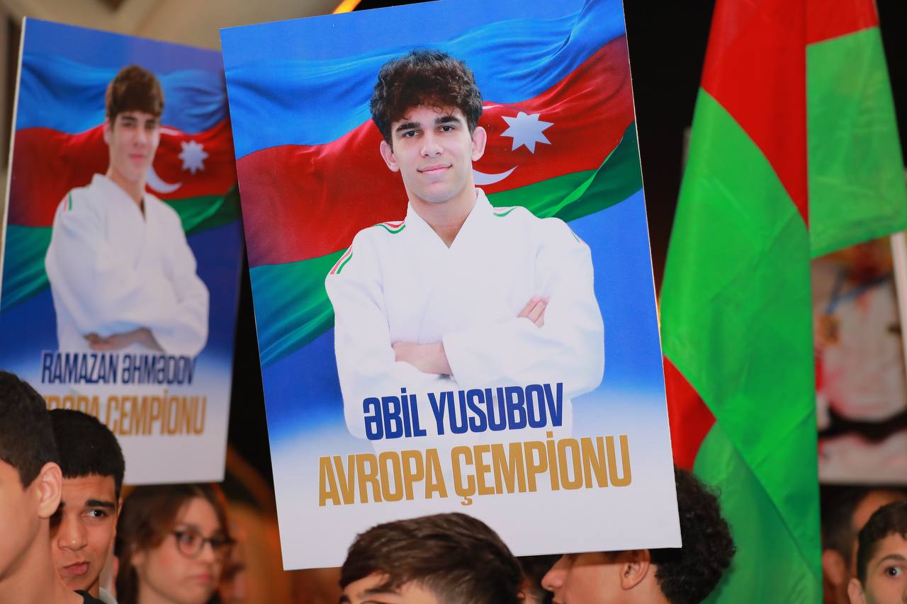 Avropa çempionları havalimanında böyük çoşqu ilə qarşılandı