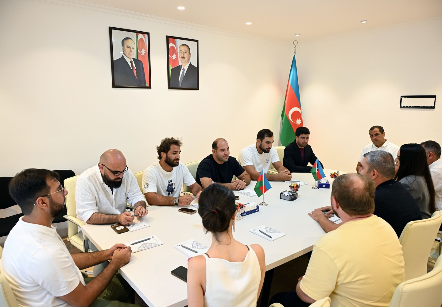 Olimpiya çempionlarımız Laçında əhali ilə bir araya gəliblər