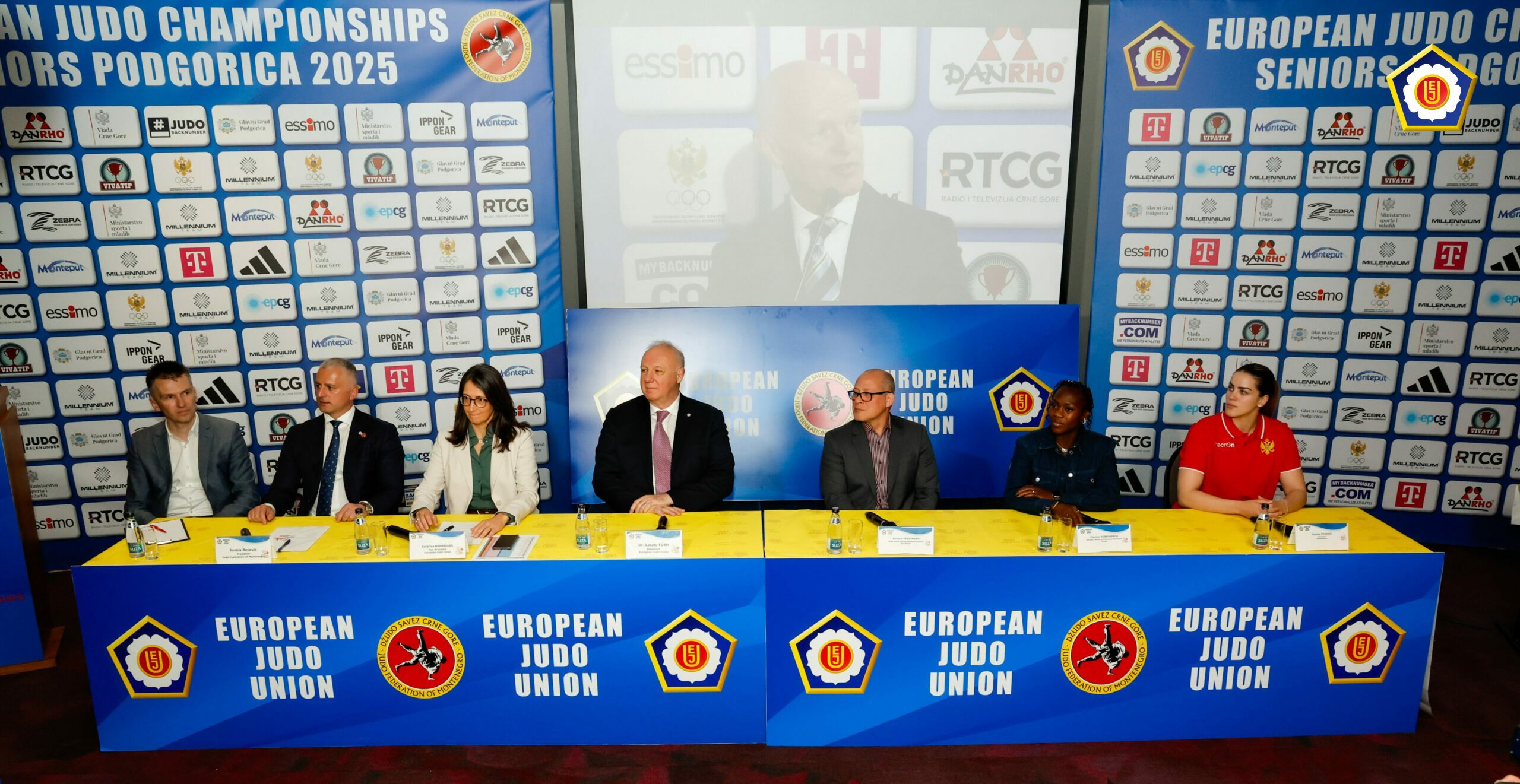 EJU Riçard Trautmanı təltif etdi