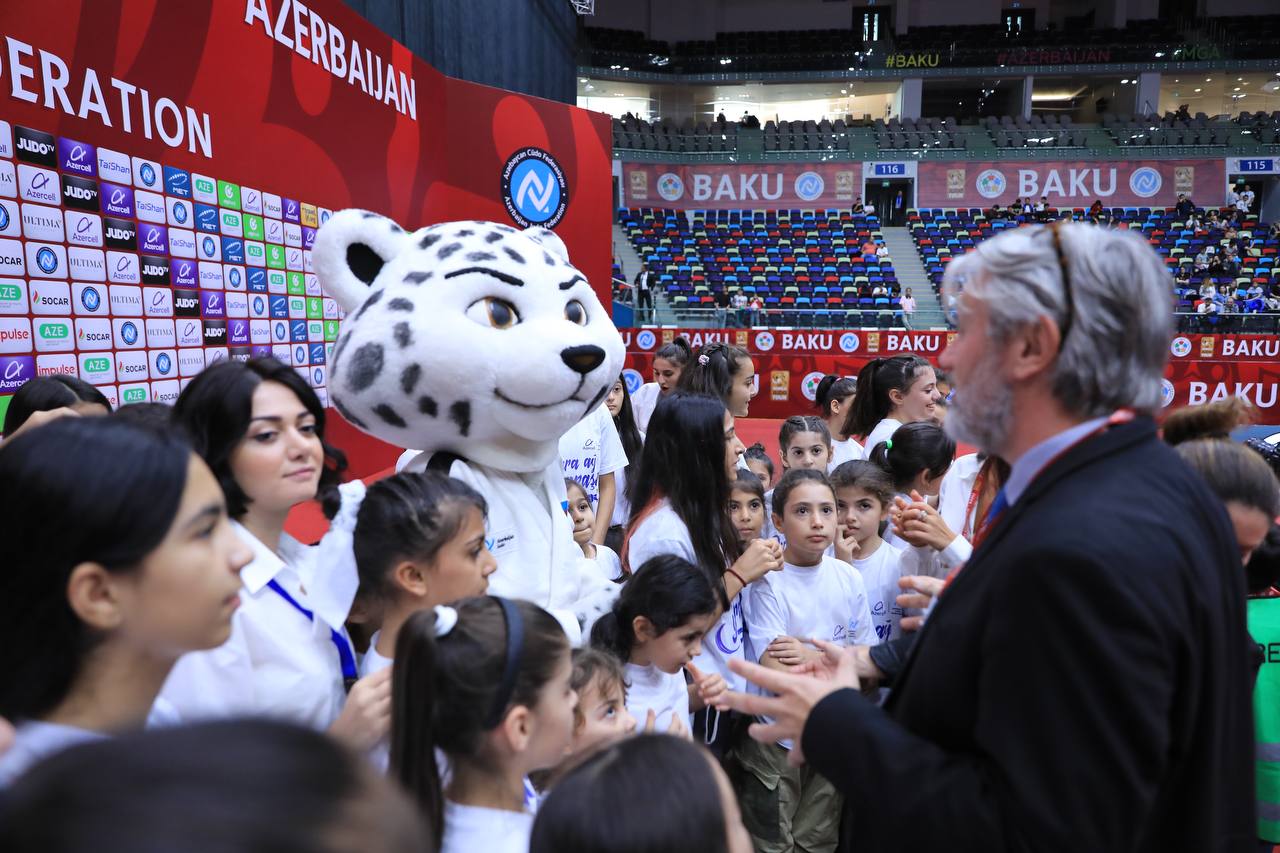Qızlar, Bakı Böyük Dəbilqə turnirinə xoş gəlmisiniz!