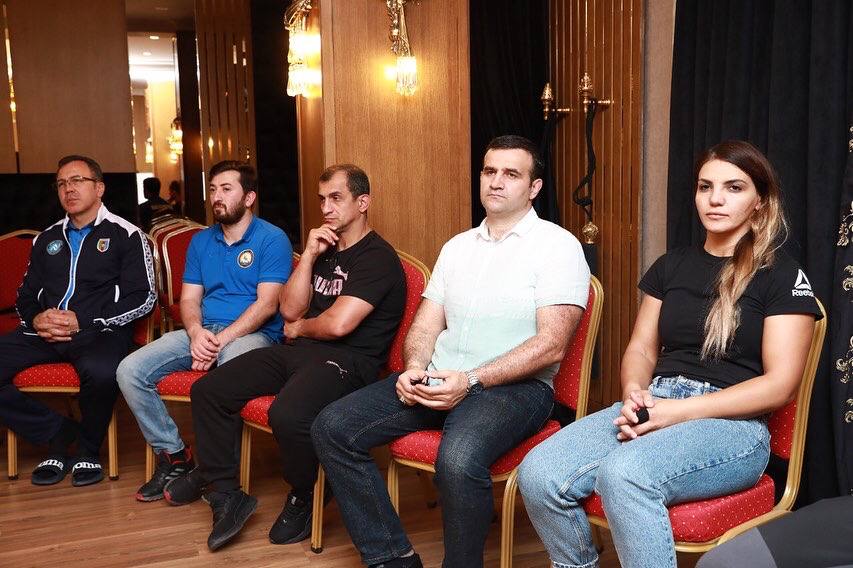 Məşqçilər üçün "Stresin idarə olunması" mövzusunda təlim keçirildi