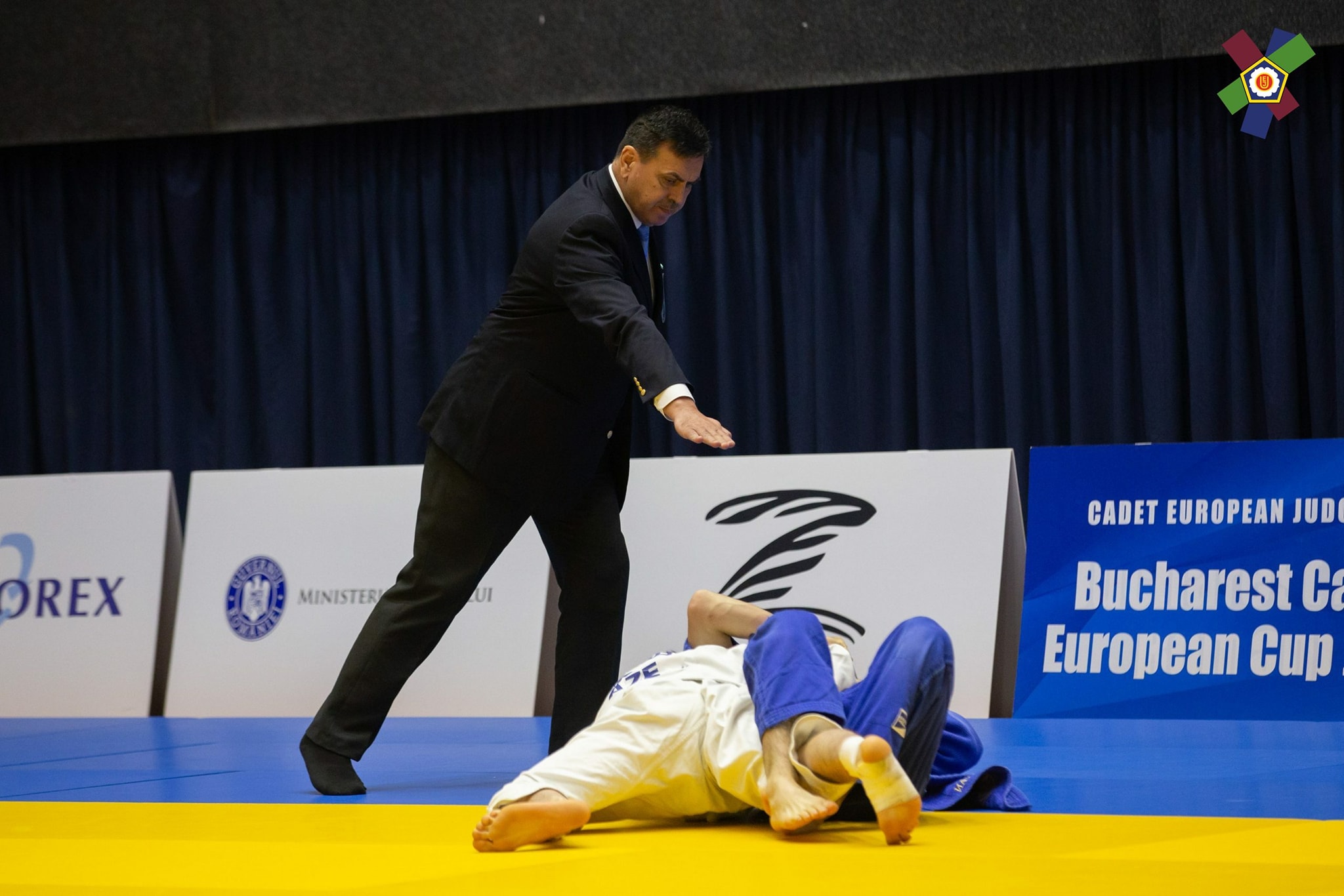 Yeniyetmə cüdoçularımız Rumıniyada 9 medal qazandılar