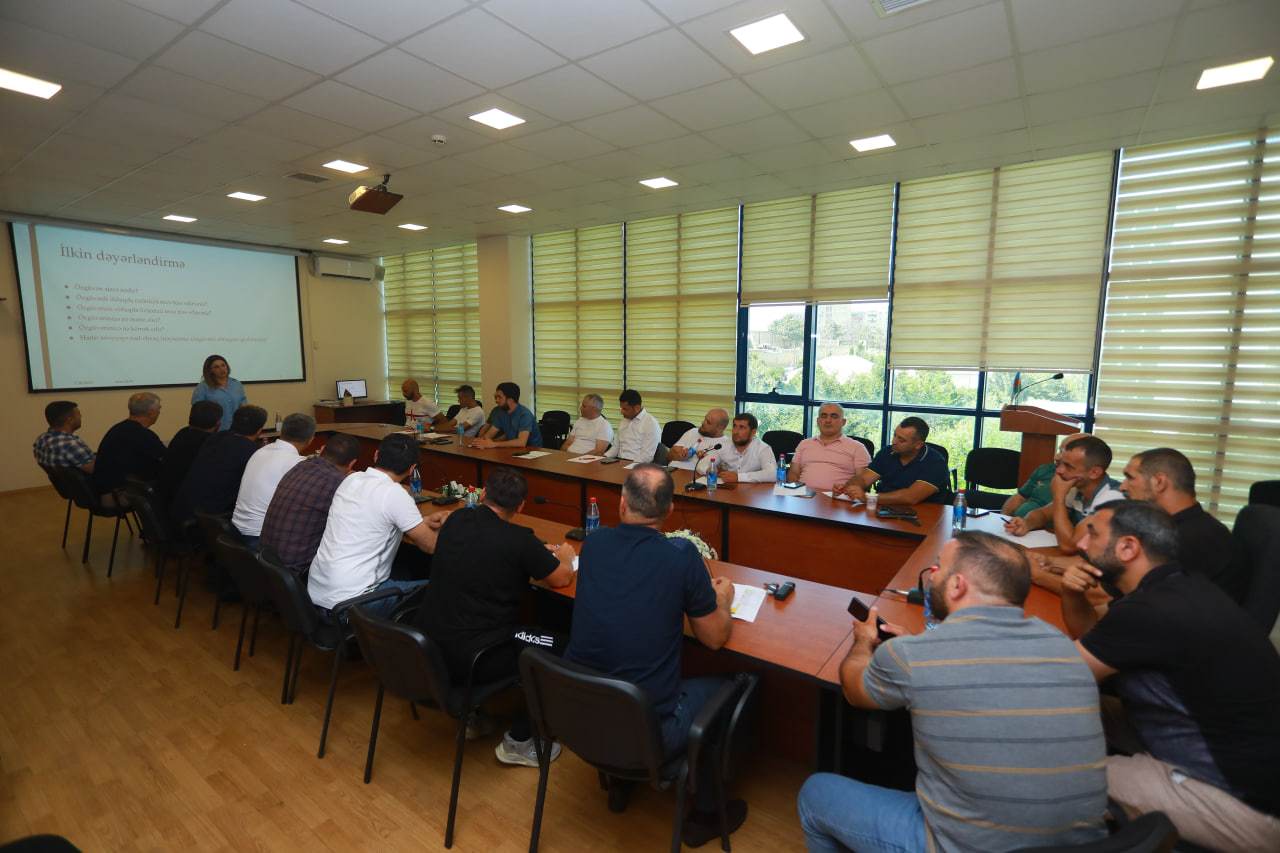 Azərbaycan Cüdo Federasiyasının hakimlər heyəti üçün “Hakimlik fəaliyyətində özünəinam hissinin əhəmiyyəti” mövzusunda seminar təşkil olundu