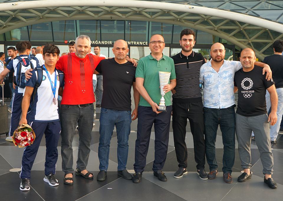 Avropa çempionları vətənə geri döndü