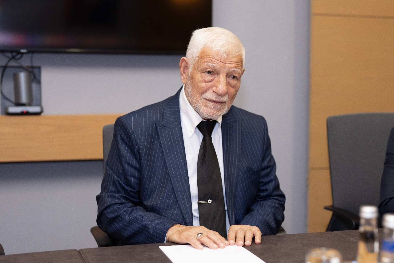 Rəşad Nəbiyev Əməkdar bədən tərbiyəsi və idman xadimi Əhməddin Rəcəblini qəbul edib