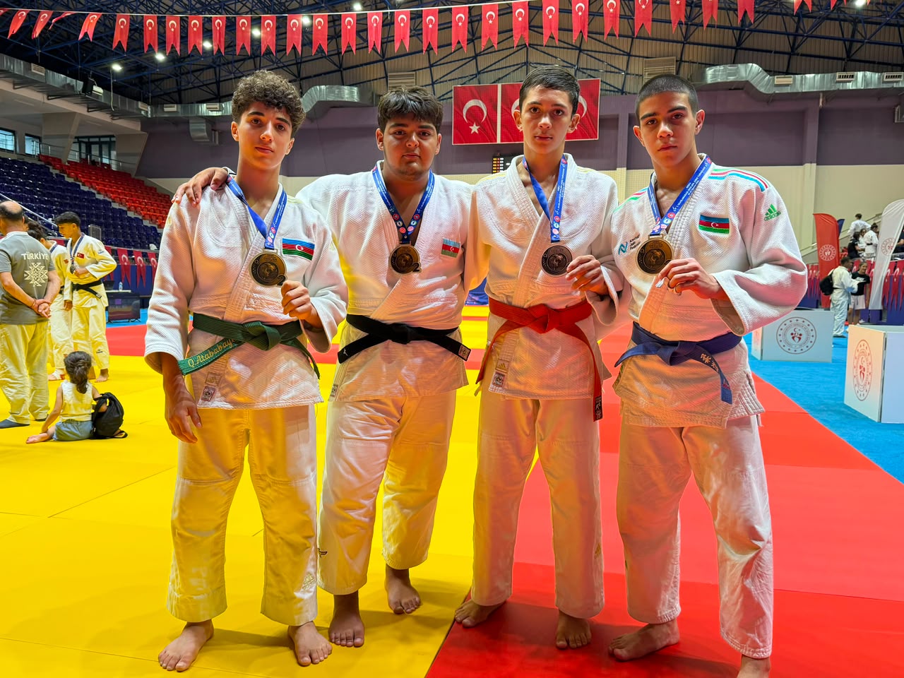 Yeniyetmə cüdoçularımız Türkiyədə 3 qızıl və 1 bürünc medal qazanıb