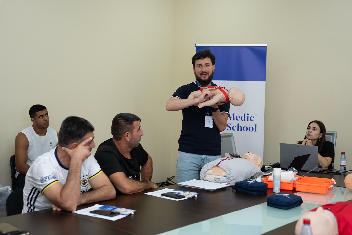 İlkin tibbi yardım seminarı keçirilib