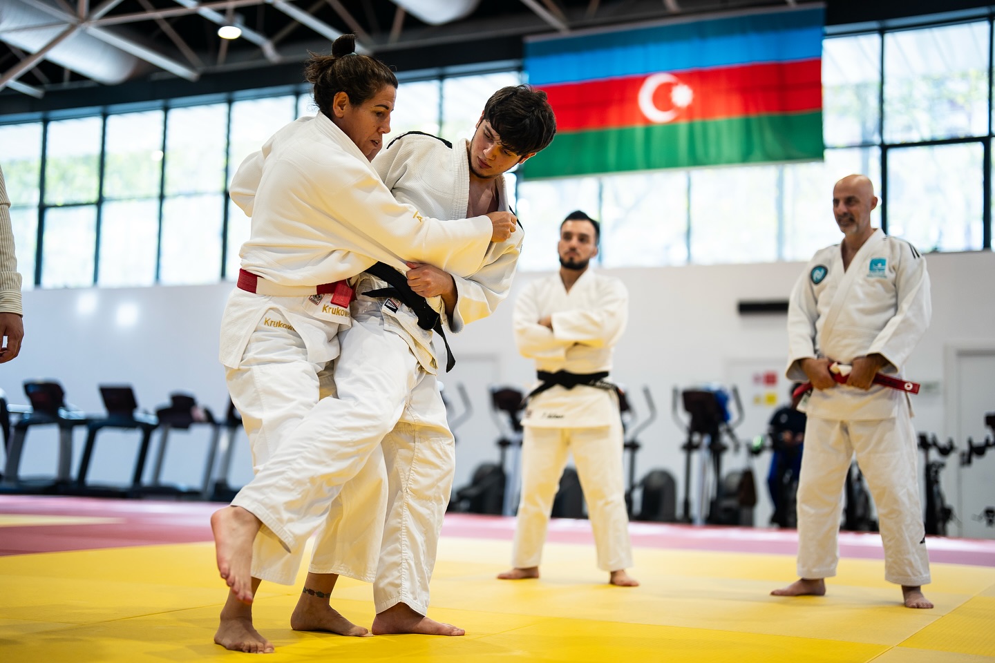 Cüdo məşqçiliyi ixtisası üzrə təhsil alan tələbələr üçün praktiki dərslər davam edir