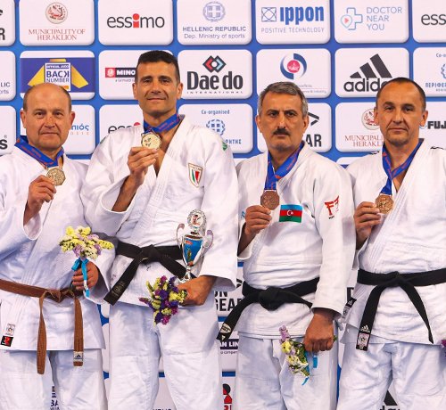 Veteran cüdoçularımız Avropa çempionatının ilk gününü 6 medalla başa vurublar