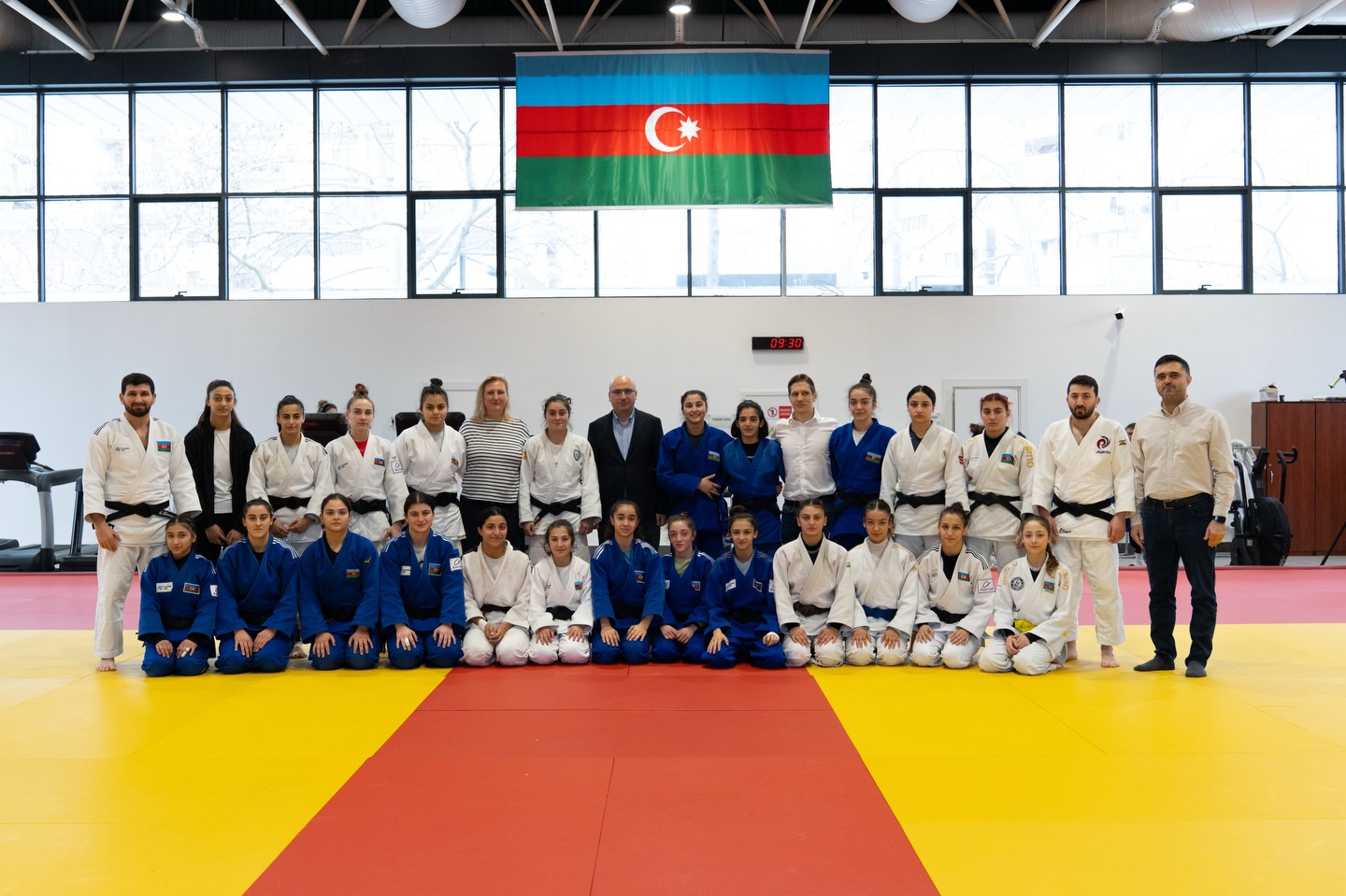 Yeniyetmə qızlardan ibarət millinin üzvləri ilə maarifləndirici görüş keçirilib